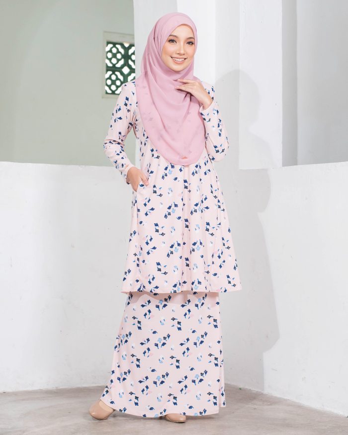 Baju Kurung Pahang Laura Printed - Emeria Pink - Image 2