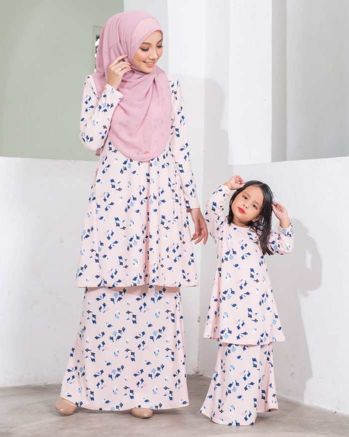 Baju Kurung Pahang Laura Printed - Emeria Pink - Image 5