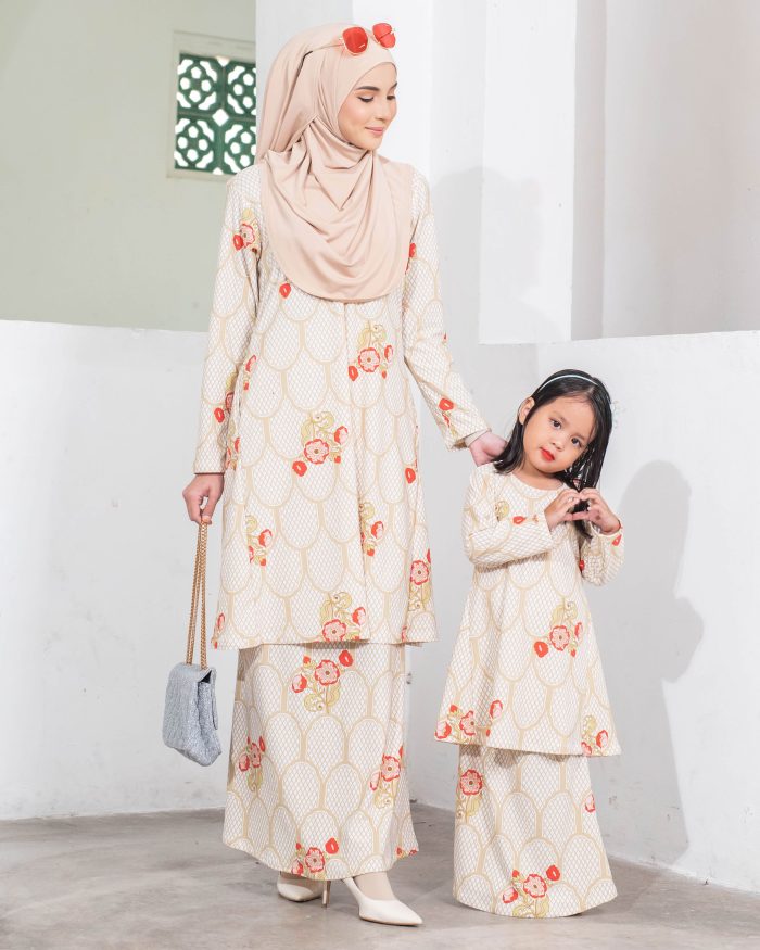 Baju Kurung Pahang Laura Printed - Roman Summer - Image 3