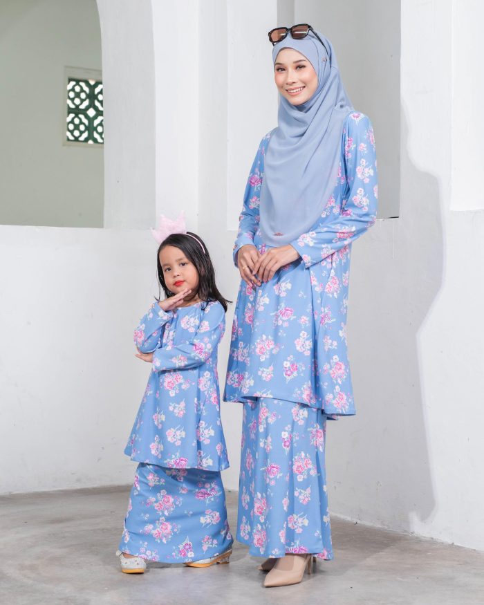 Baju Kurung Pahang Laura Printed - Vardia Blue - Image 4