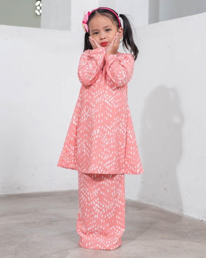 Baju Kurung Pahang Laura Printed Kids - Salmon Monet