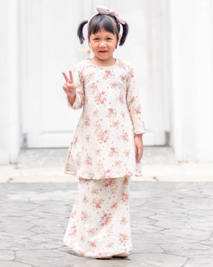 Baju Kurung Pahang Laura Printed Kids - Vintage Oleander - Image 2