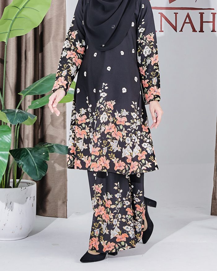 Baju Kurung Pahang Sultanah Bahiyah Gold - Onyx Black - Image 3