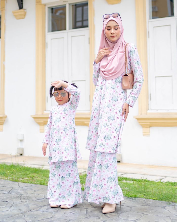 Baju Kurung Pahang Laura Printed - Allium Delight - Image 5