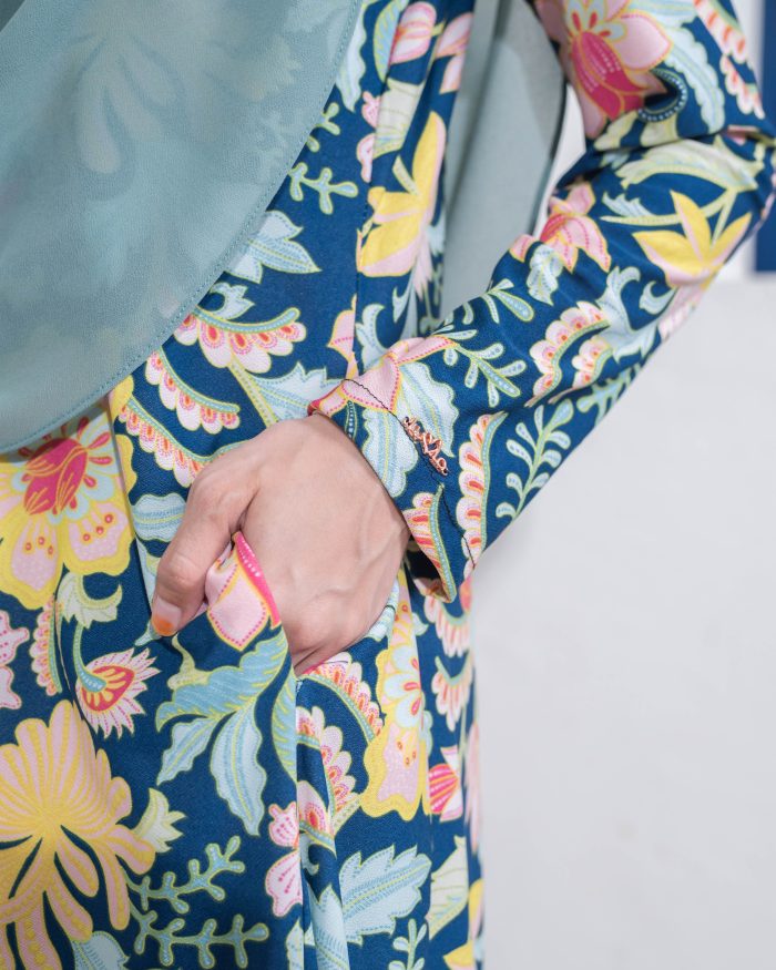 Baju Kurung Pahang Laura Printed - Batik Winter - Image 3