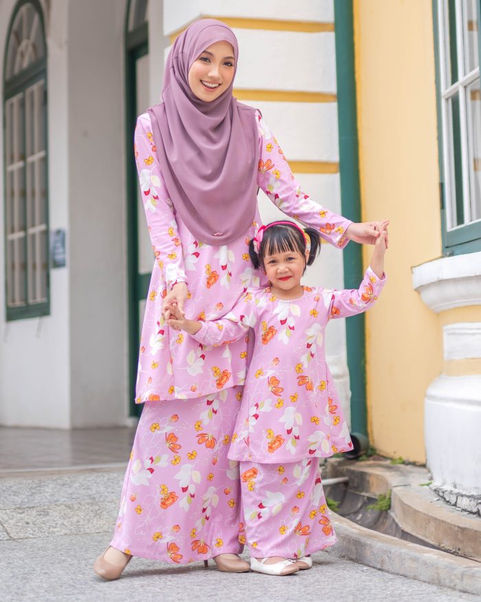 Baju Kurung Pahang Laura Printed Kids - Calynia Pink - Image 3