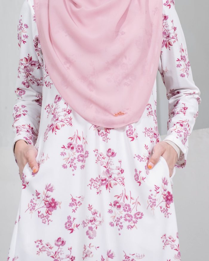 Baju Kurung Pahang Laura Printed - Dianthus Offwhite - Image 4