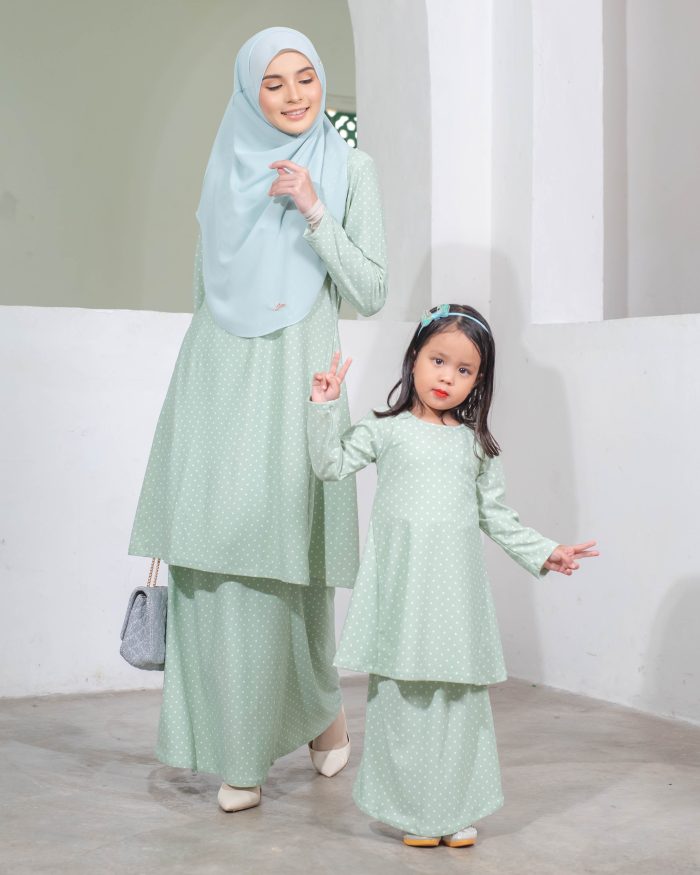 Baju Kurung Pahang Laura Printed Kids - Polka Minty - Image 2