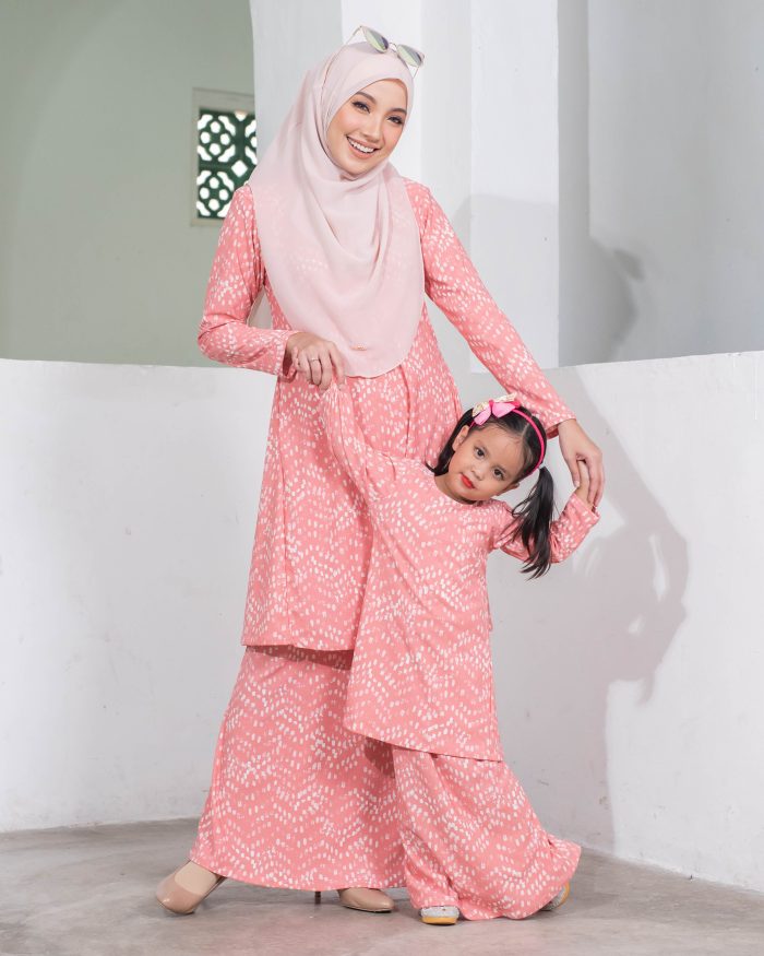 Baju Kurung Pahang Laura Printed - Salmon Monet - Image 5