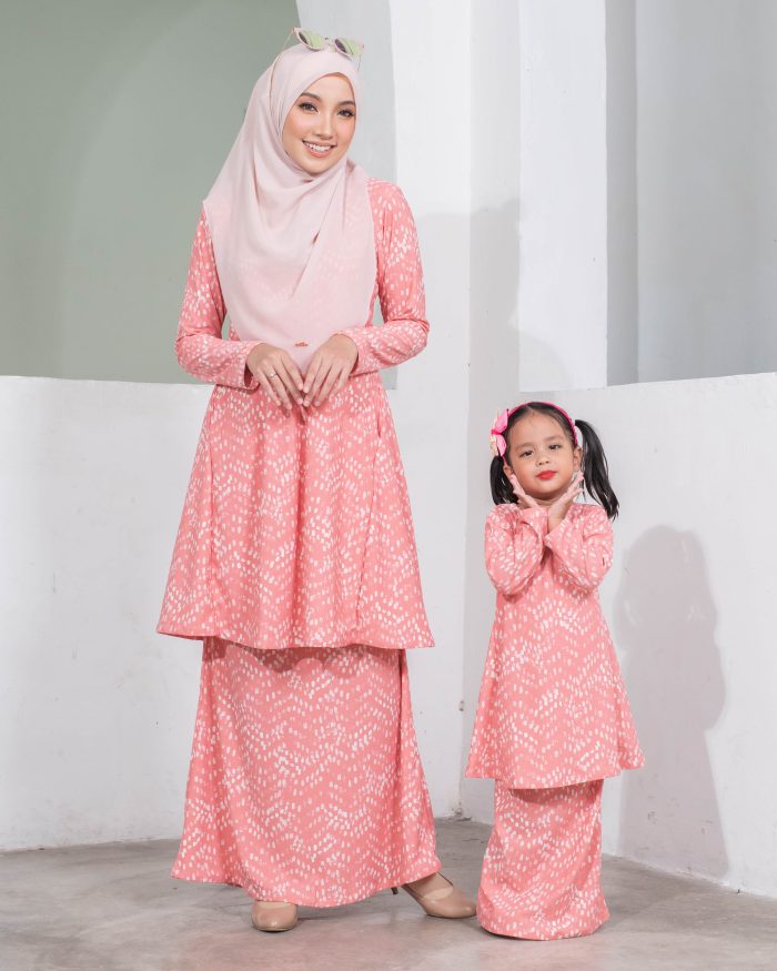 Baju Kurung Pahang Laura Printed Kids - Salmon Monet - Image 3