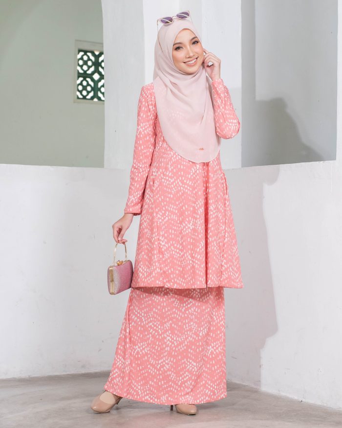 Baju Kurung Pahang Laura Printed - Salmon Monet - Image 2