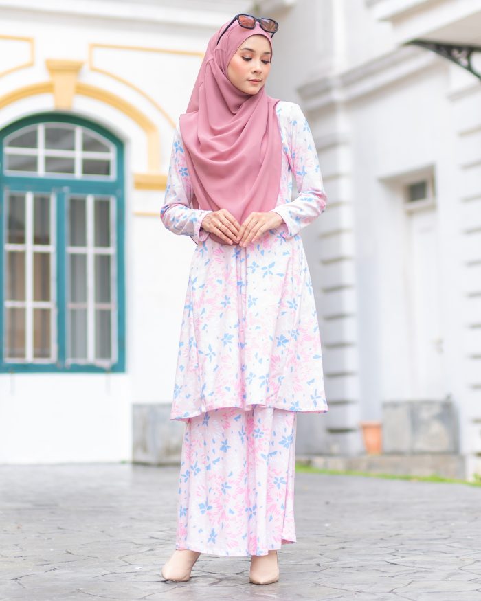 Baju Kurung Pahang Laura Printed - Sweet Spring - Image 2