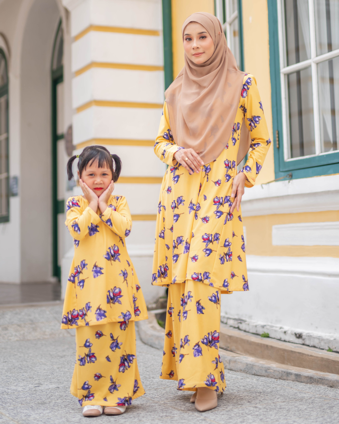 Baju Kurung Pahang Laura Printed - Villea Blonde - Image 3