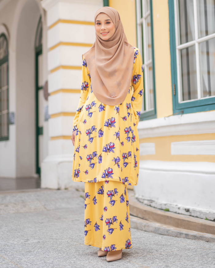 Baju Kurung Pahang Laura Printed - Villea Blonde - Image 2