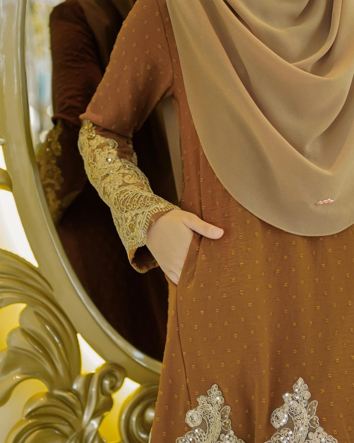 Baju Kurung Pahang Lace Ramadhani 2.0 - Gold Mustard - Image 5