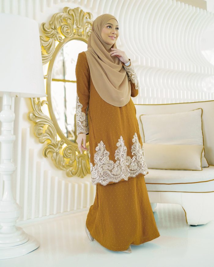 Baju Kurung Pahang Lace Ramadhani 2.0 - Gold Mustard - Image 4