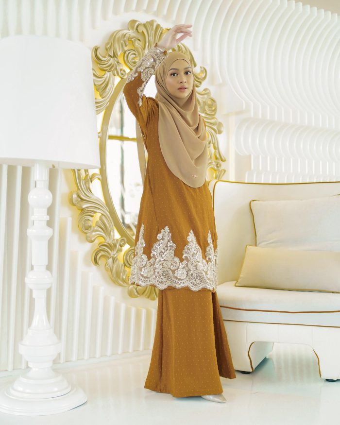 Baju Kurung Pahang Lace Ramadhani 2.0 - Gold Mustard - Image 3