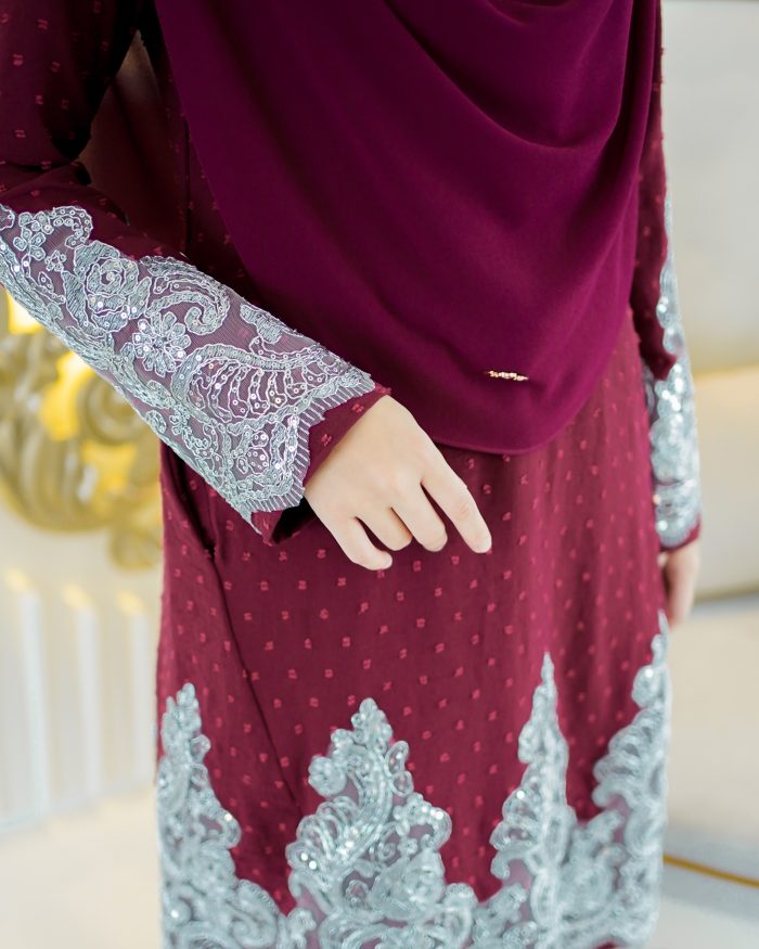 Baju Kurung Pahang Lace Ramadhani 2.0 - Maroon Berry - Image 5