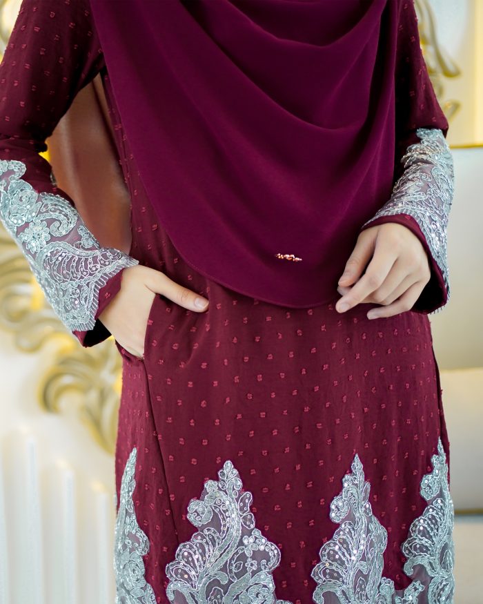 Baju Kurung Pahang Lace Ramadhani 2.0 - Maroon Berry - Image 4