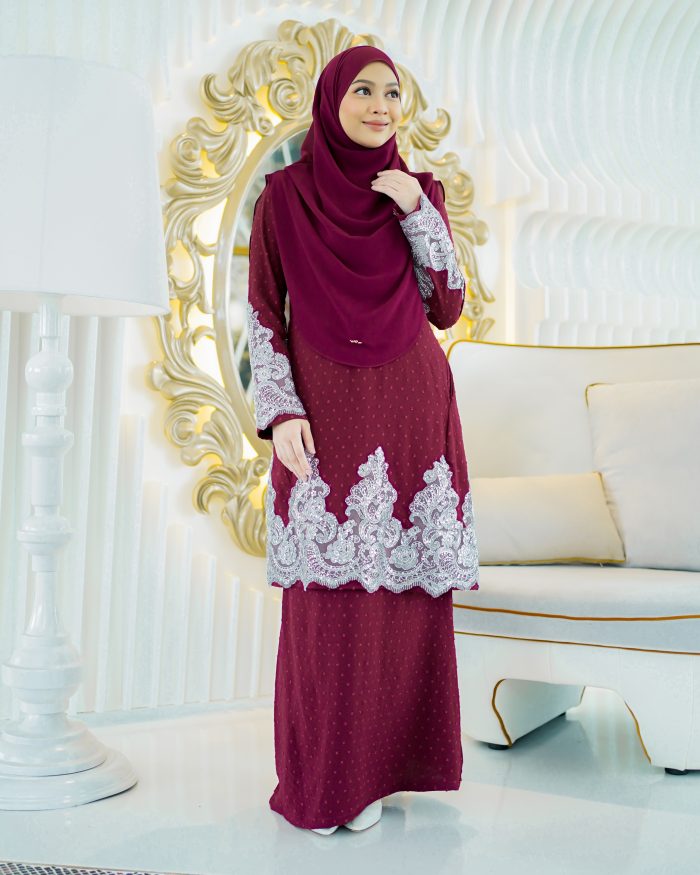 Baju Kurung Pahang Lace Ramadhani 2.0 - Maroon Berry - Image 3