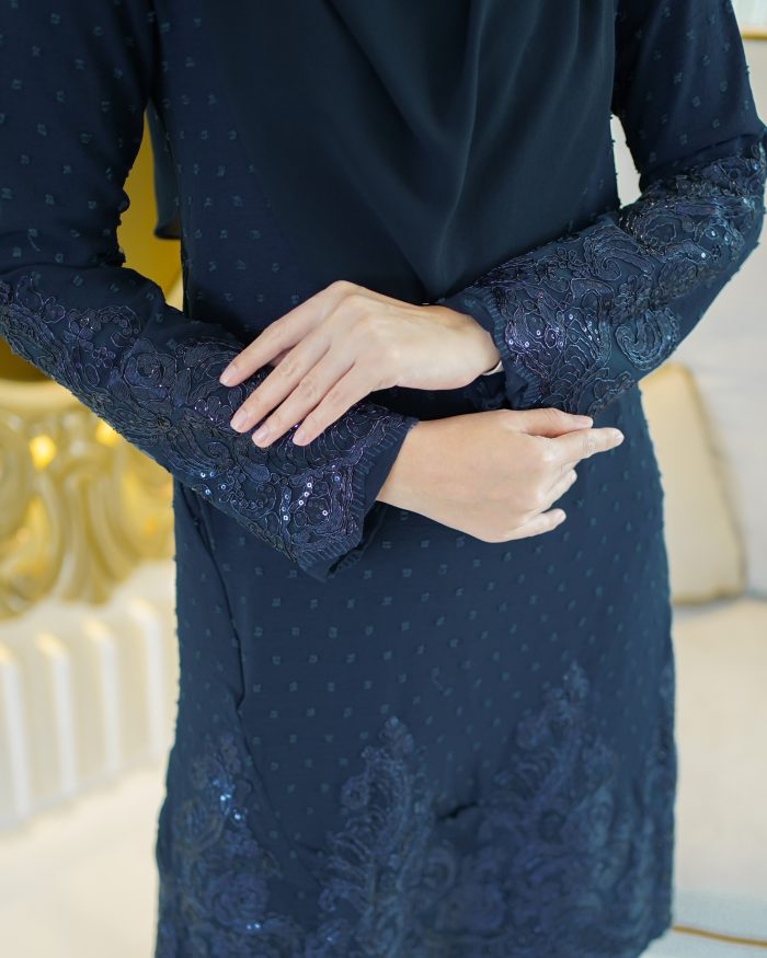 Baju Kurung Moden Lace Ratu - Navy Blue - Image 3