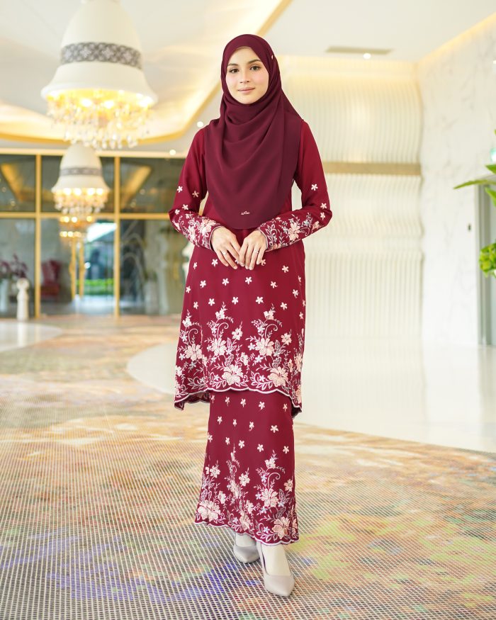 Baju Kurung Riau Sulam Rasheeda - Currant Maroon - Image 2