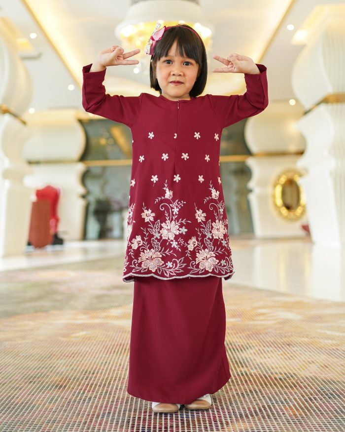 Baju Kurung Riau Sulam Rasheeda Kids - Currant Maroon - Image 3