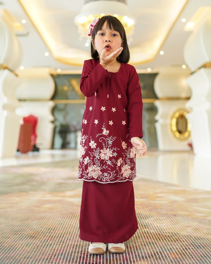 Baju Kurung Riau Sulam Rasheeda Kids - Currant Maroon - Image 2