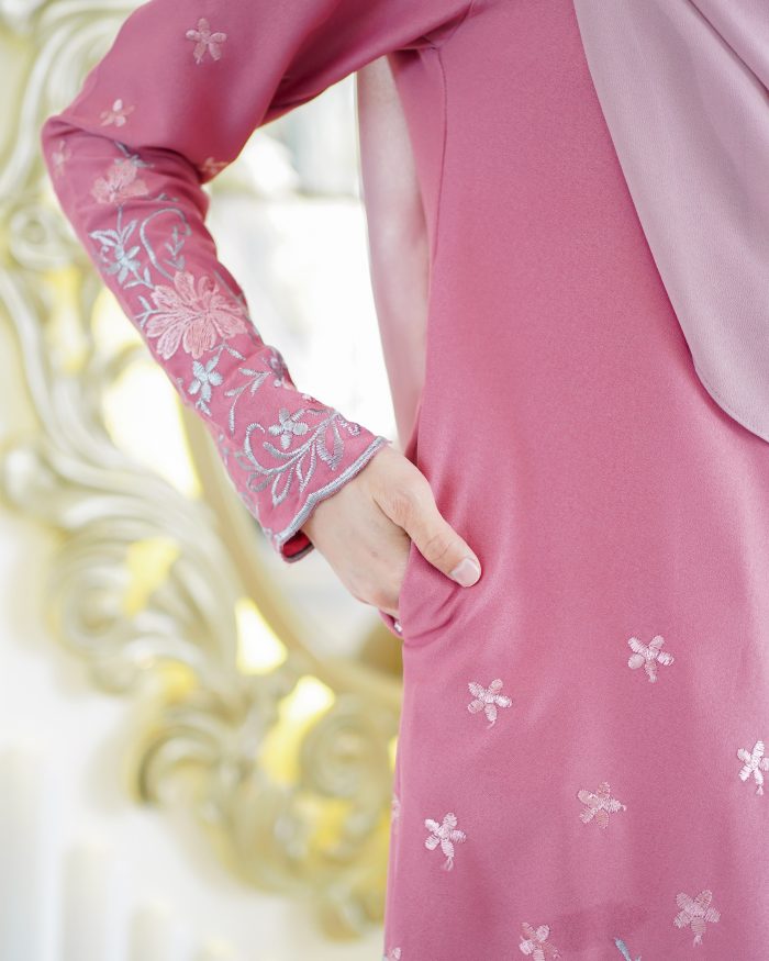 Baju Kurung Riau Sulam Rasheeda - Amaranth Pink - Image 4