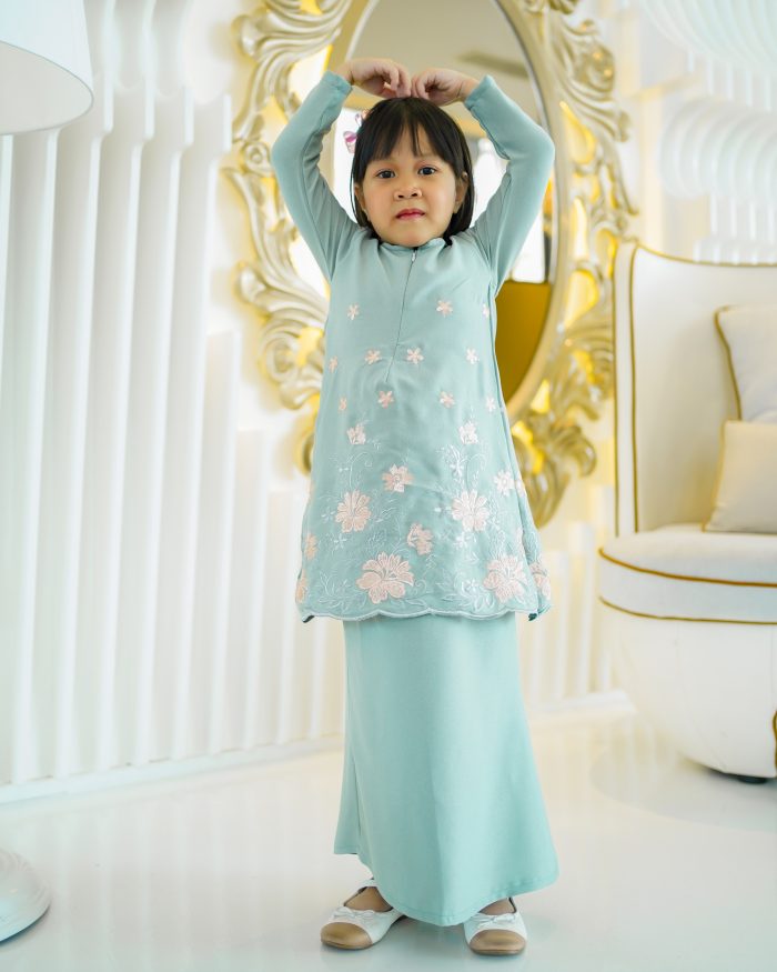 Baju Kurung Riau Sulam Rasheeda Kids - Mint Green - Image 3