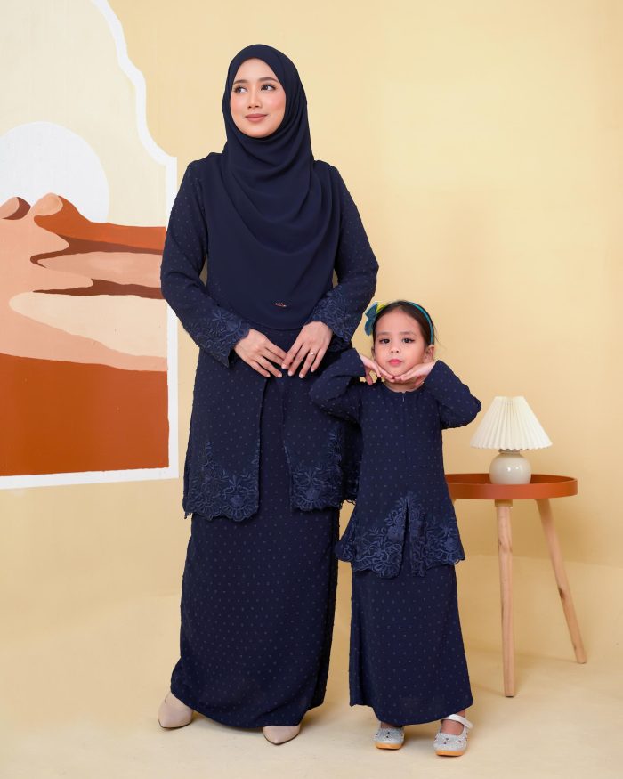 Baju Kebaya Lace Syawali - Navy Blue - Image 5