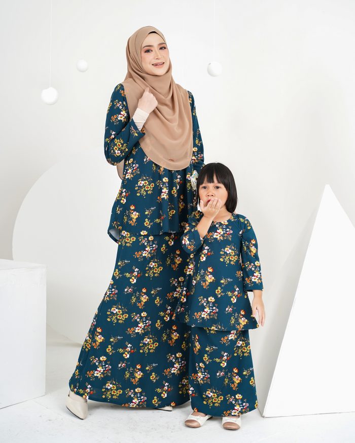 Baju Kurung Lola Printed Kids 2.0 - Dianthus Pine - Image 4