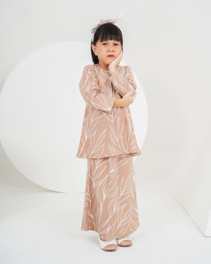 Baju Kurung Lola Printed Kids 2.0 - Aspen Brown - Image 2