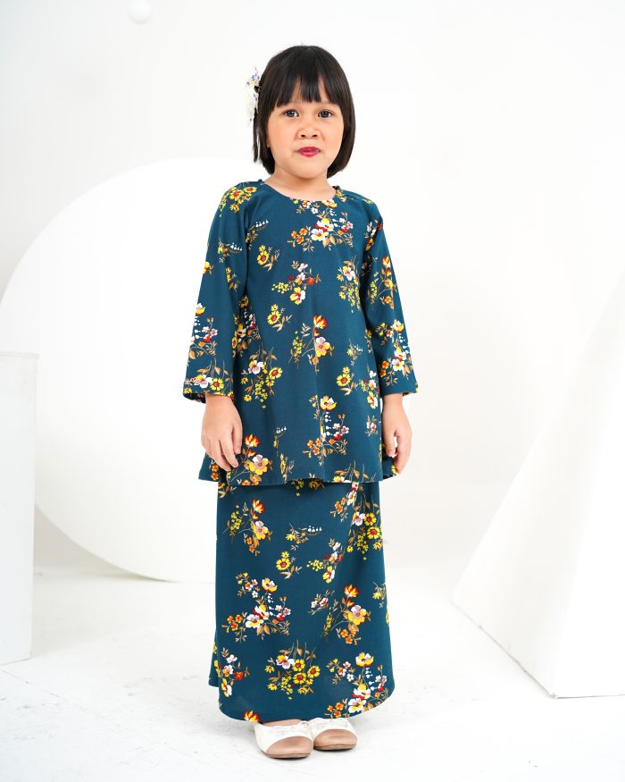 Baju Kurung Lola Printed Kids 2.0 - Dianthus Pine - Image 3