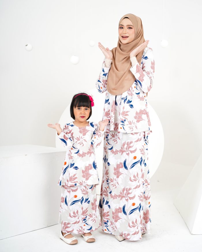 Baju Kurung Lola Printed Kids 2.0 - Protea Queen - Image 3