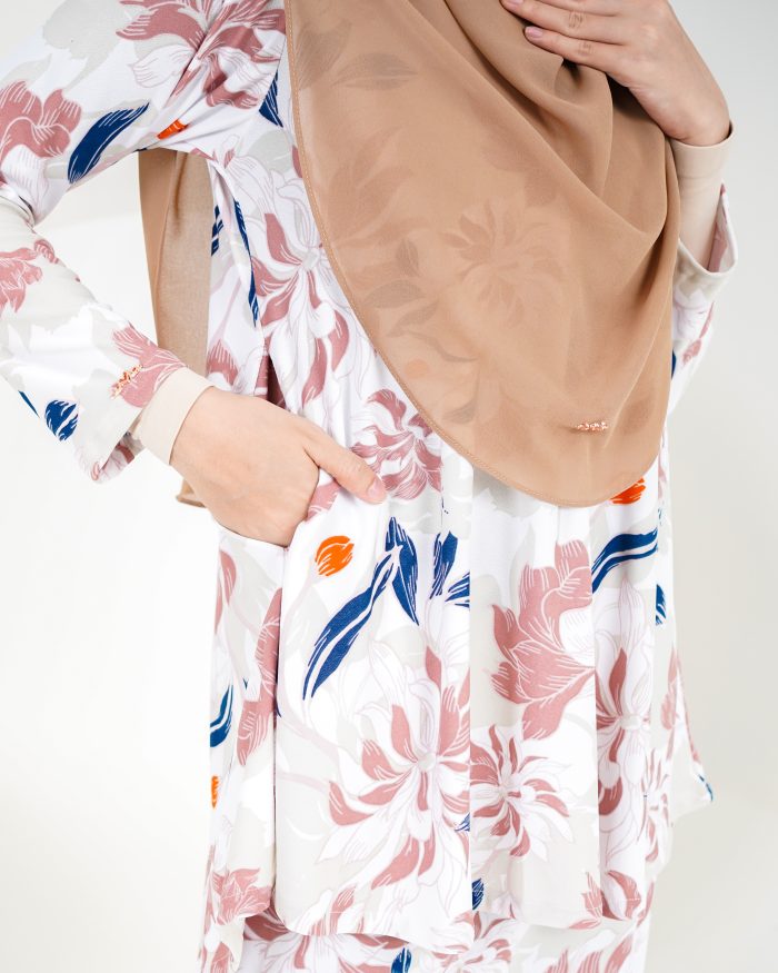 Baju Kurung Lola Printed 2.0 - Protea Queen - Image 4