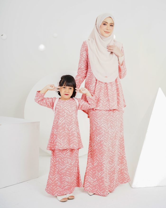 Baju Kurung Lola Printed Kids 2.0 - Salmon Monet - Image 3