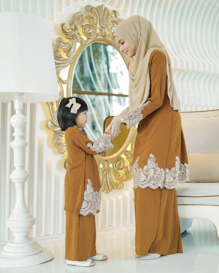 Baju Kurung Moden Lace Ratu Kids - Gold Mustard - Image 3