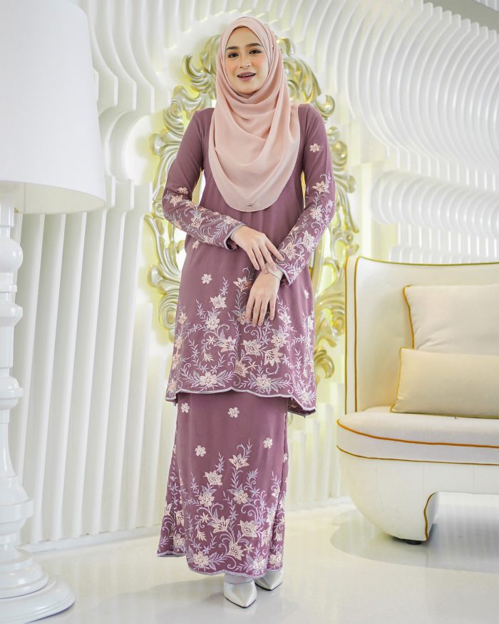 Baju Kurung Riau Sulam Raissa - Deep Mauve - Image 2