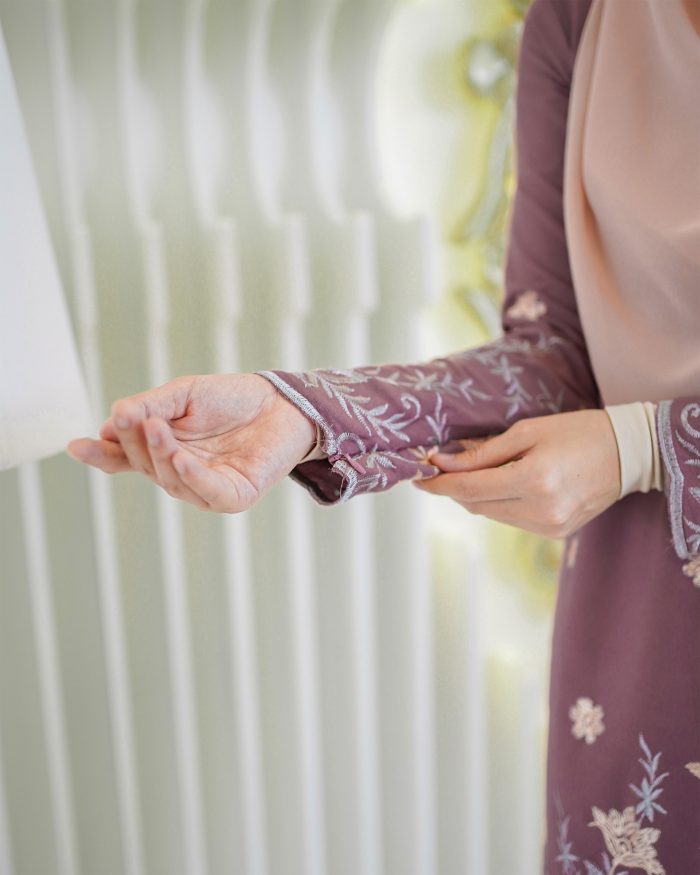 Baju Kurung Riau Sulam Raissa - Deep Mauve - Image 5