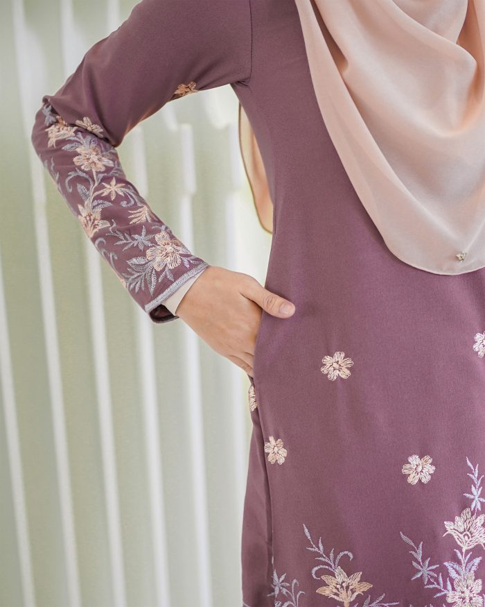 Baju Kurung Riau Sulam Raissa - Deep Mauve - Image 4