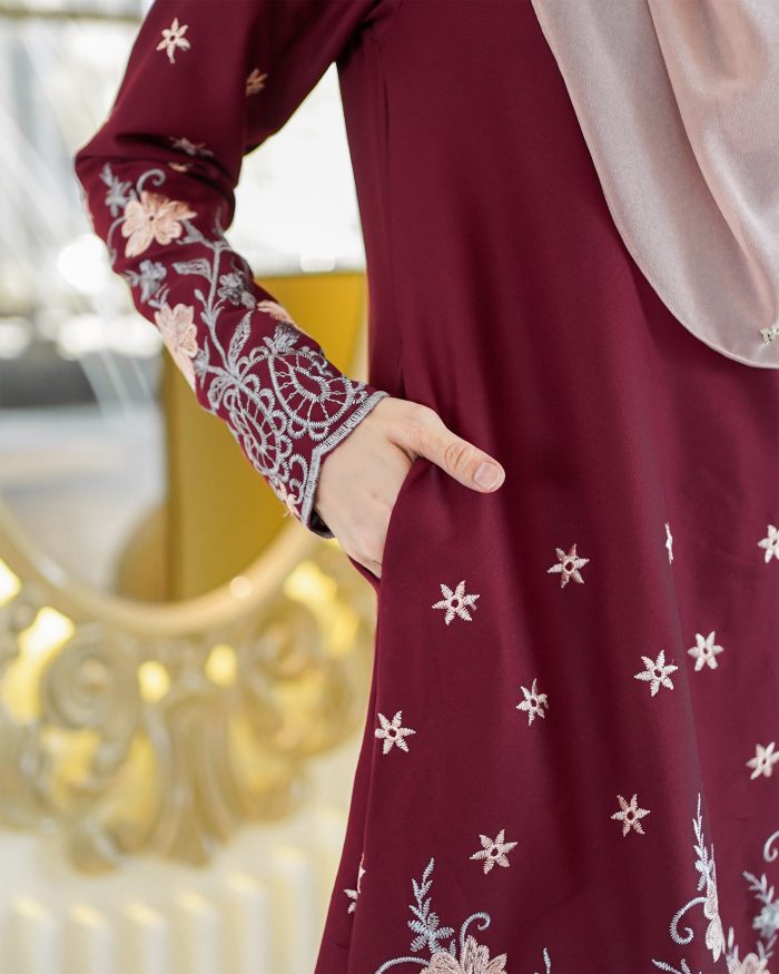 Baju Kurung Riau Sulam Raudah - Burgundy - Image 3