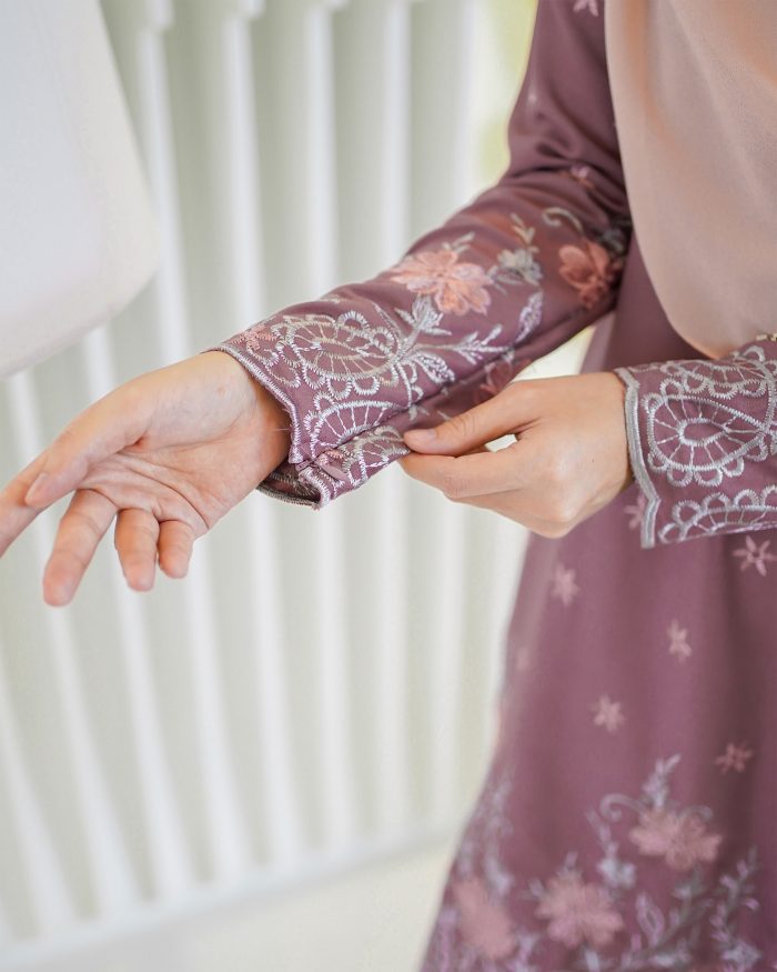 Baju Kurung Riau Sulam Raudah - Deep Mauve - Image 3