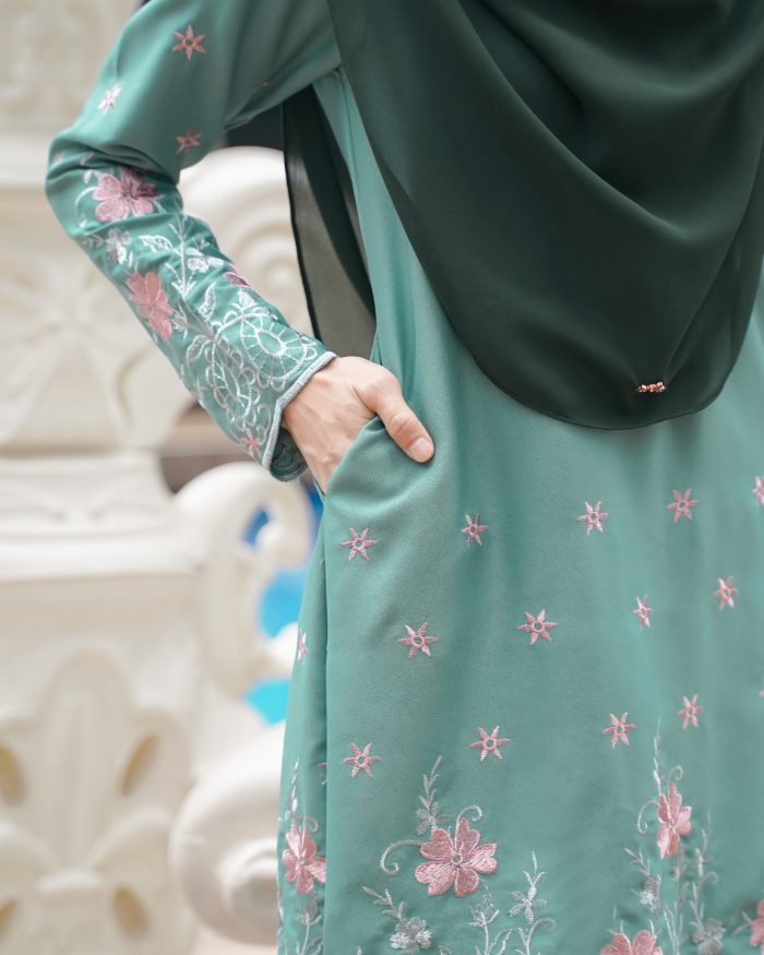 Baju Kurung Riau Sulam Raudah - Jade Green - Image 3