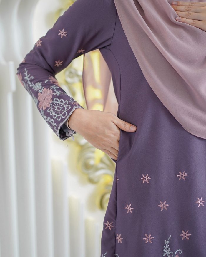 Baju Kurung Riau Sulam Raudah - Purple Iris - Image 5