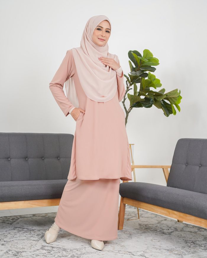 Baju Kurung Pahang Laura Plain 3.0 - Apricot Blush - Image 2