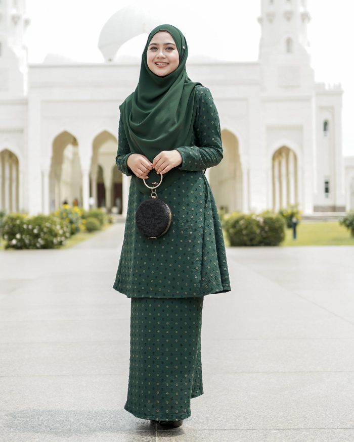 Baju Kurung Pahang Latisha - Emerald Green - Image 3