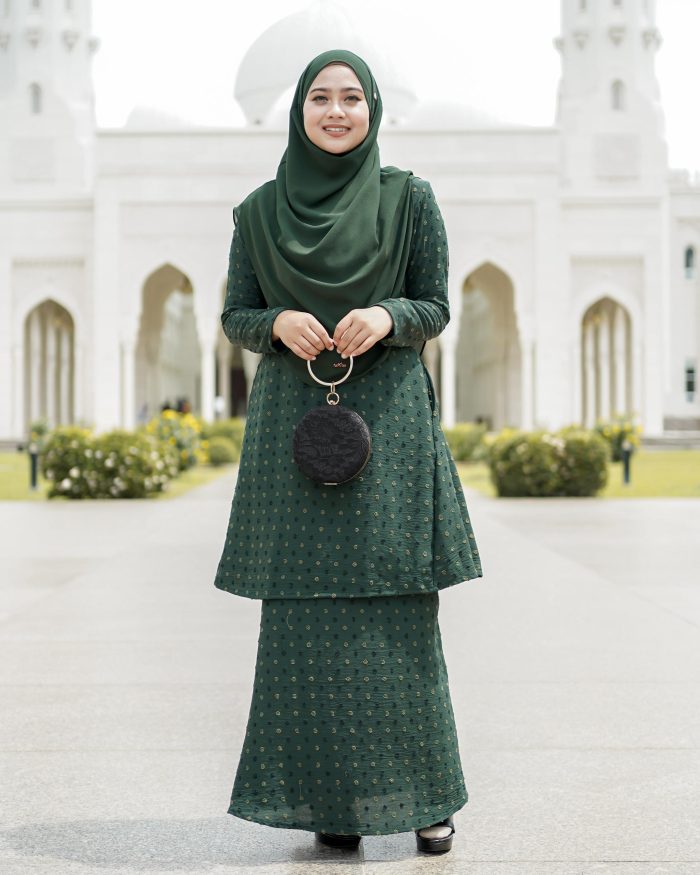 Baju Kurung Pahang Latisha - Emerald Green - Image 2