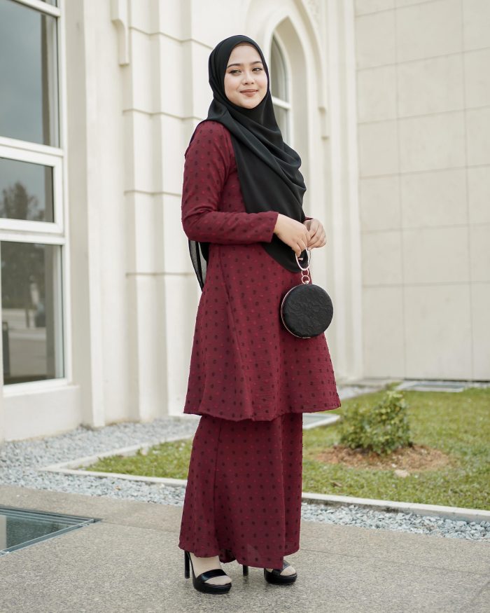 Baju Kurung Pahang Latisha - Maroon - Image 3