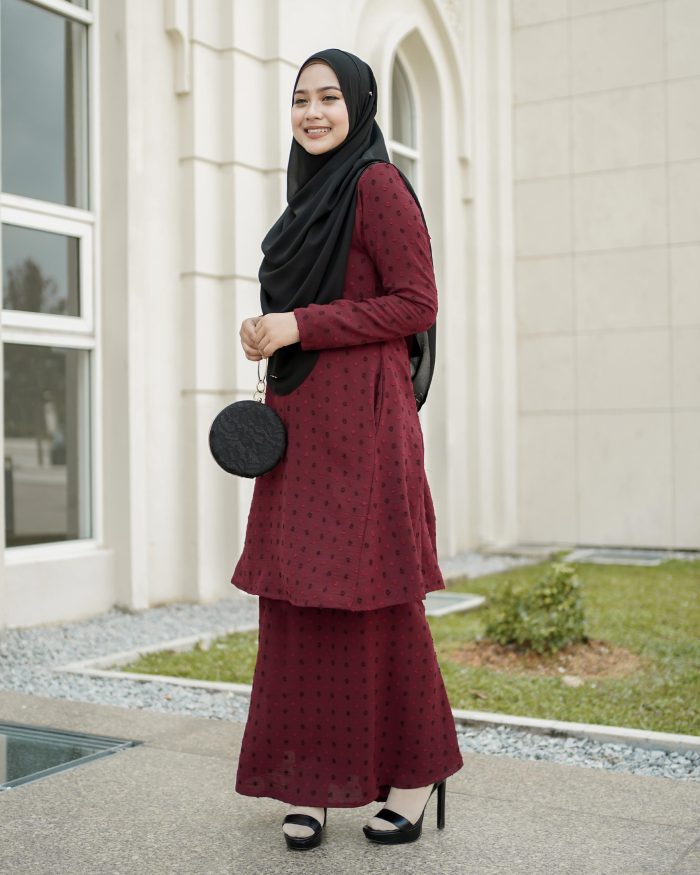 Baju Kurung Pahang Latisha - Maroon - Image 2